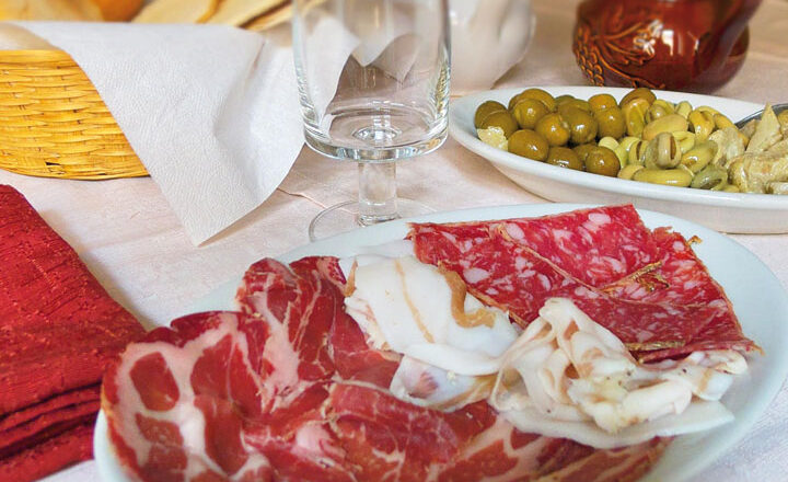 Salame, coppa e conserve